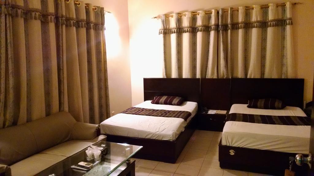 Embassy Lodge Karachi Buitenkant foto