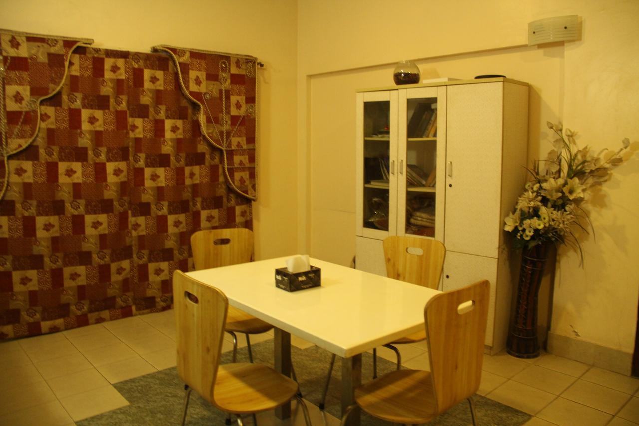 Embassy Lodge Karachi Buitenkant foto